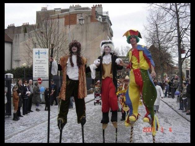 Un spectacle de cirque pendant un anniversaire